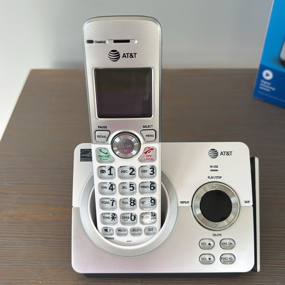 AT&T 4 Handset Answering System NEW - Picture 2 of 2